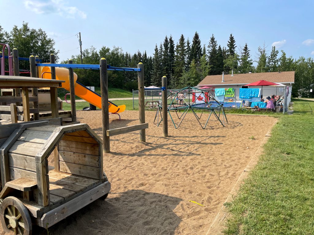 Lindbrook Stargazer Campground playground and pool